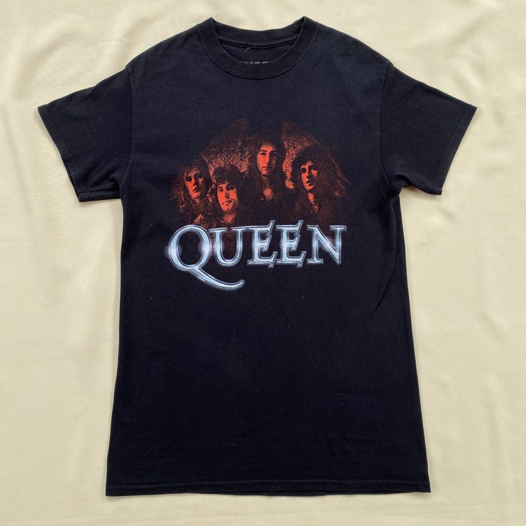 Queen Band Merch Tshirt Unisex (Category: Tshirts & Polo Shirts ) located in Pagadian. Submitted by picknpack (Listing ID 1440726735, Image 1). Description: Small- Medium Width: 18 1/2, Length: 28 Color rate 10/10, No issue, worth to buy Ukay Source, need wash.