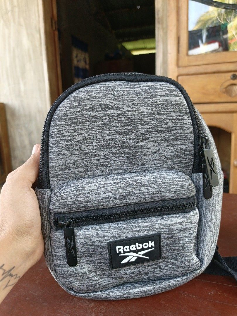 Reebok mini Bagpack for kids (Category: Backpacks) located in Cordon. Submitted by lynpreloved04 (Listing ID 1440642480, Image 1). Description: good as new💯 small size lang pero kasya phone at long wallet.