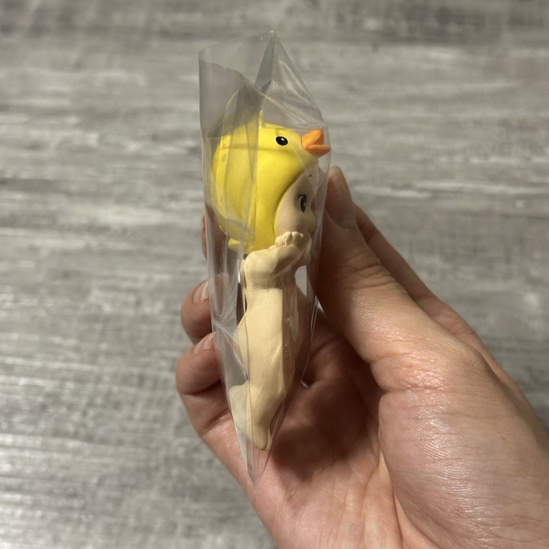 Replica Sonny Angel duck hipper (Category: Designer & Blind Box Toys) located in Singapore. Submitted by minnimall (Listing ID 1440702383, Image 3). Description: Brand new item, tape not used before. Only open to see and immediately pack them into a new packaging. Box and foil are both available too, however do note that this is a REPLICA Sonny Angel caught from claw machine. No damage or scratches on Sonny Angel as it was caught inside the box. 