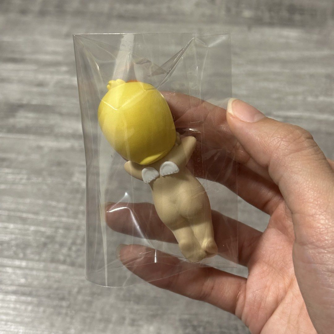 Replica Sonny Angel duck hipper (Category: Designer & Blind Box Toys) located in Singapore. Submitted by minnimall (Listing ID 1440702383, Image 2). Description: Brand new item, tape not used before. Only open to see and immediately pack them into a new packaging. Box and foil are both available too, however do note that this is a REPLICA Sonny Angel caught from claw machine. No damage or scratches on Sonny Angel as it was caught inside the box. 