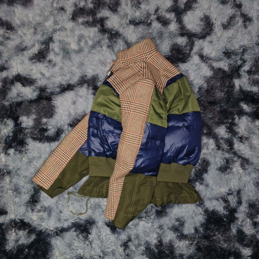 Sacai 2018AW/Down Paneled Wool Short Blouson (Category: Luxury Apparel) located in Dagupan City. Submitted by finestthriftstuffph (Listing ID 1440697948, Image 3). Description: Sacai 2018AW/Down Paneled Wool Short Blouson Very Presentable Size: 4 Large (Measured by INCHES) Width: 24 Length: 28 Shoulder: 17 Sleeve: 26 Condition: As New Color Rate: 10/10 Issue: Cut Tags but 90% Authentic "Colors may vary due to lightning" "Swipe each photo to see m