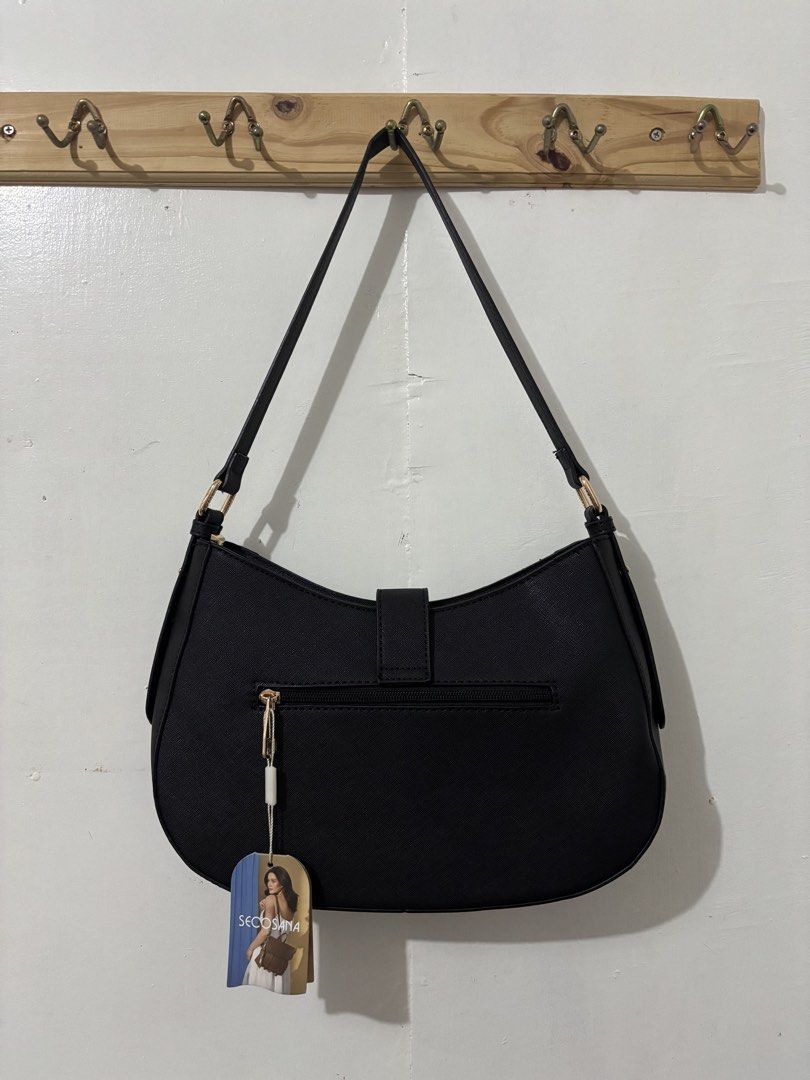SEACOSANA Anya Plain Shoulder Bag (Category: Shoulder Bags) located in San Fernando, Camarines Sur. Submitted by faye.pltn (Listing ID 1440645874, Image 2). Description: - Secosana black shoulder bag - Gold buckle closure at the front - Zippered pocket on the back - Multiple interior compartments - Adjustable strap - Ideal for everyday use.
