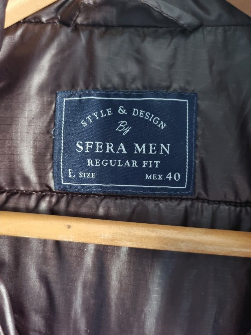 Sfera Men Regular Fit Puffer Vest Size L (Category: Vests) located in Makati City. Submitted by amveee (Listing ID 1440633142, Image 3). Description: - Sfera Men Dark Brown Puffer Vest - Size: L - Fit: Regular - Features: Zip closure, two front pockets - Ideal for: Layering, cooler weather.