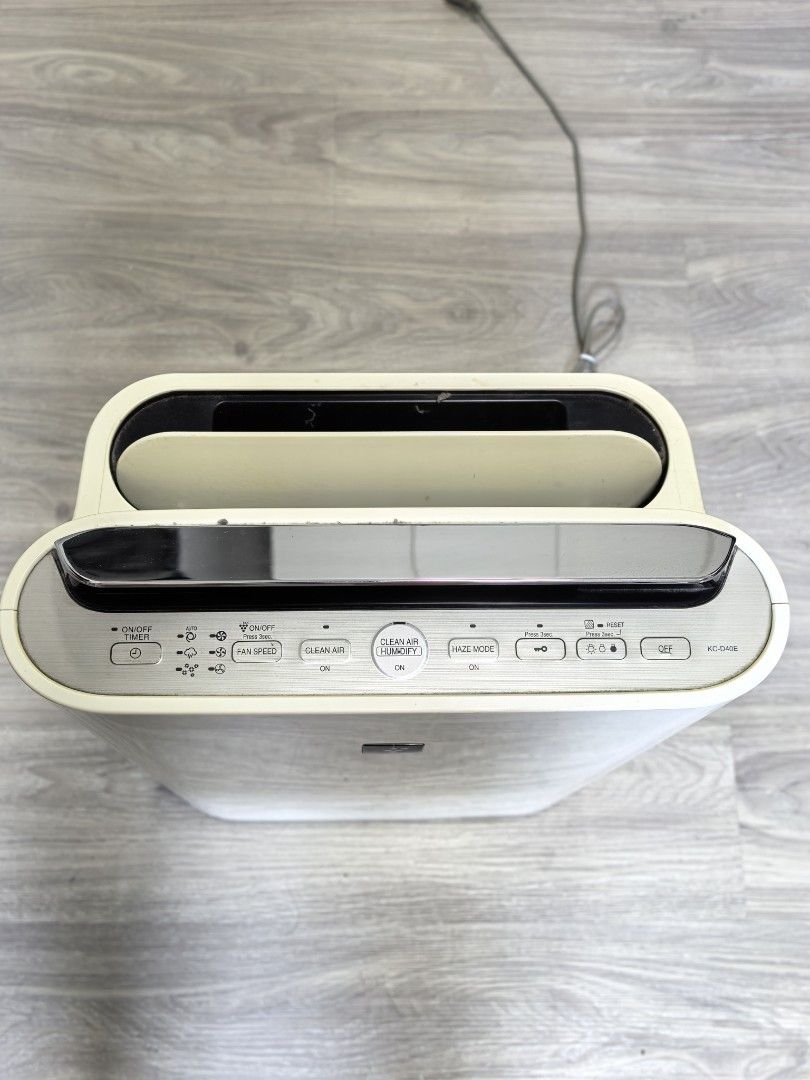 Sharp Air Purifier KC-D40E-W with Humidifying Function (Category: Air Purifiers & Dehumidifiers) located in Manila. Submitted by bhengko (Listing ID 1440611189, Image 3). Description: Sharp Air purifier with Humidifying Function For pick up in Sta Ana Manila or meet in Makati area. Specifications : The Sharp KC-D40E is a 2-in-1 air purifier and humidifier featuring Sharp's signature Plasmacluster Ion technology and a True HEPA filter. Designed fo