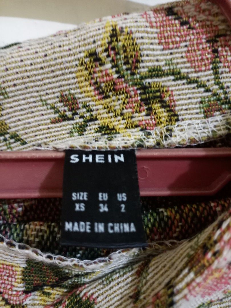 SHEIN Floral Print Skirt (Category: Skirts) located in Bulacan. Submitted by abscissa (Listing ID 1440690540, Image 3). Description: - Cute floral print skirt from SHEIN - Two small slit at the front - Can fit 25-26 - Versatile for casual or dressed-up looks.