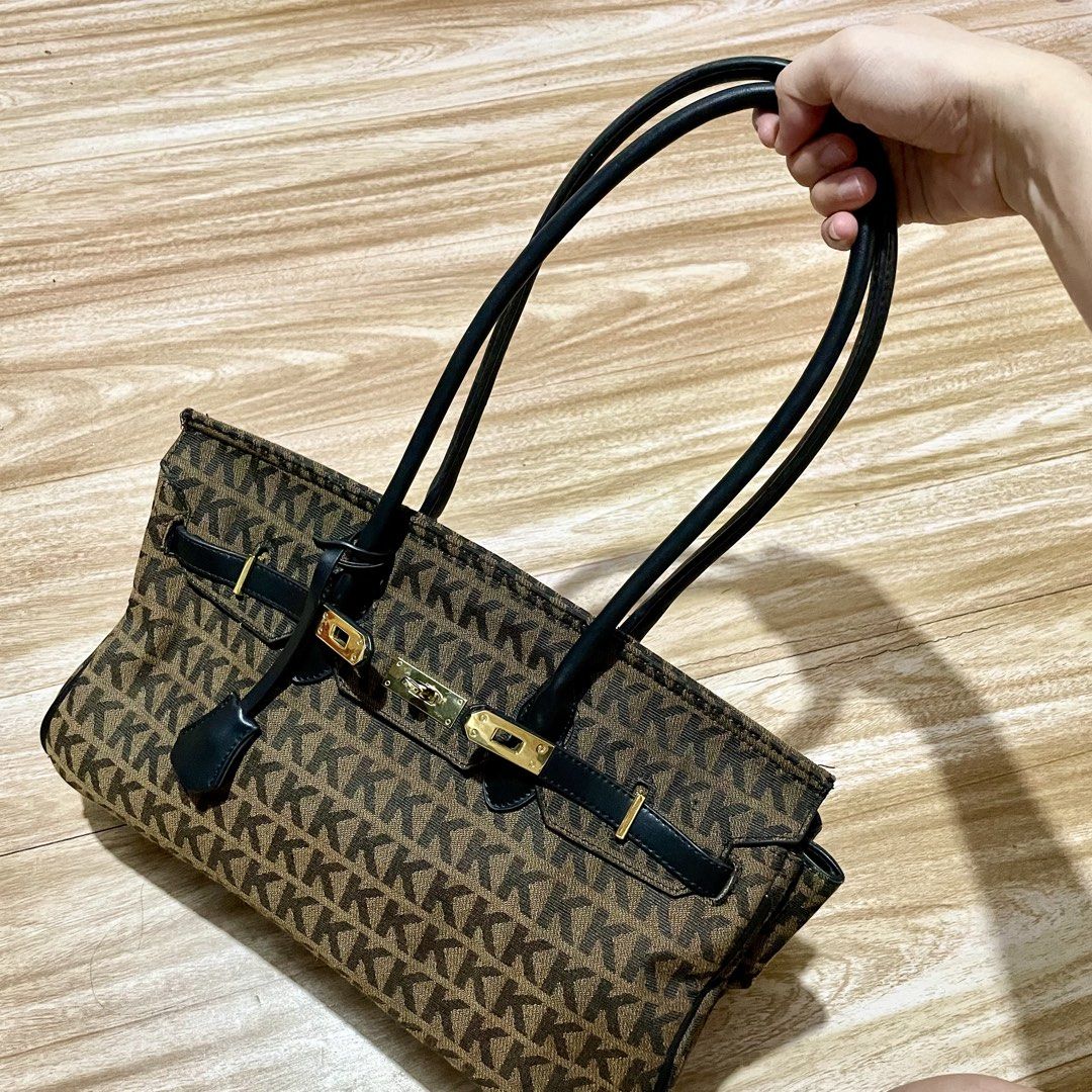 SHOULDER BIRKIN (Category: Luxury Bags & Wallets) located in Bulacan. Submitted by theclosetsale.ph (Listing ID 1440616591, Image 2). Description: GALLIANNO INSPIRED BIRKIN EXCELLENT CONDITION PLEASE CHECK PHOTOS.