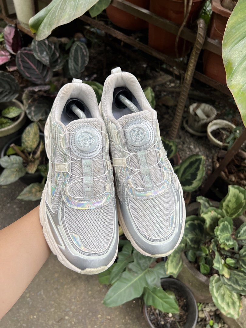 Silver metallic Dr. Kong Sneakers Boa (Category: Sneakers) located in Dapitan. Submitted by gelbread (Listing ID 1440628276, Image 2). Description: .