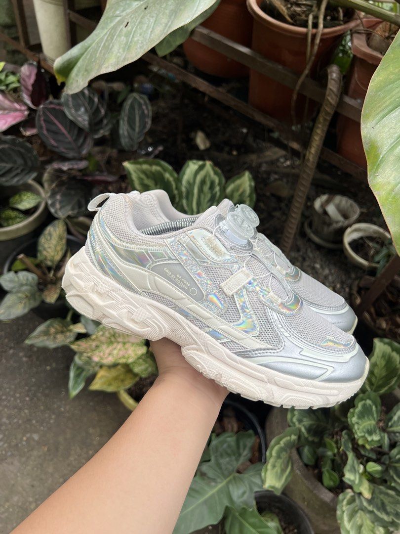 Silver metallic Dr. Kong Sneakers Boa (Category: Sneakers) located in Dapitan. Submitted by gelbread (Listing ID 1440628276, Image 1). Description: .
