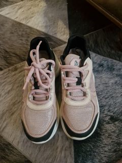 (Category: ) located in . Submitted by smrcloset (Listing ID 1440599487, Image 1). Description: .