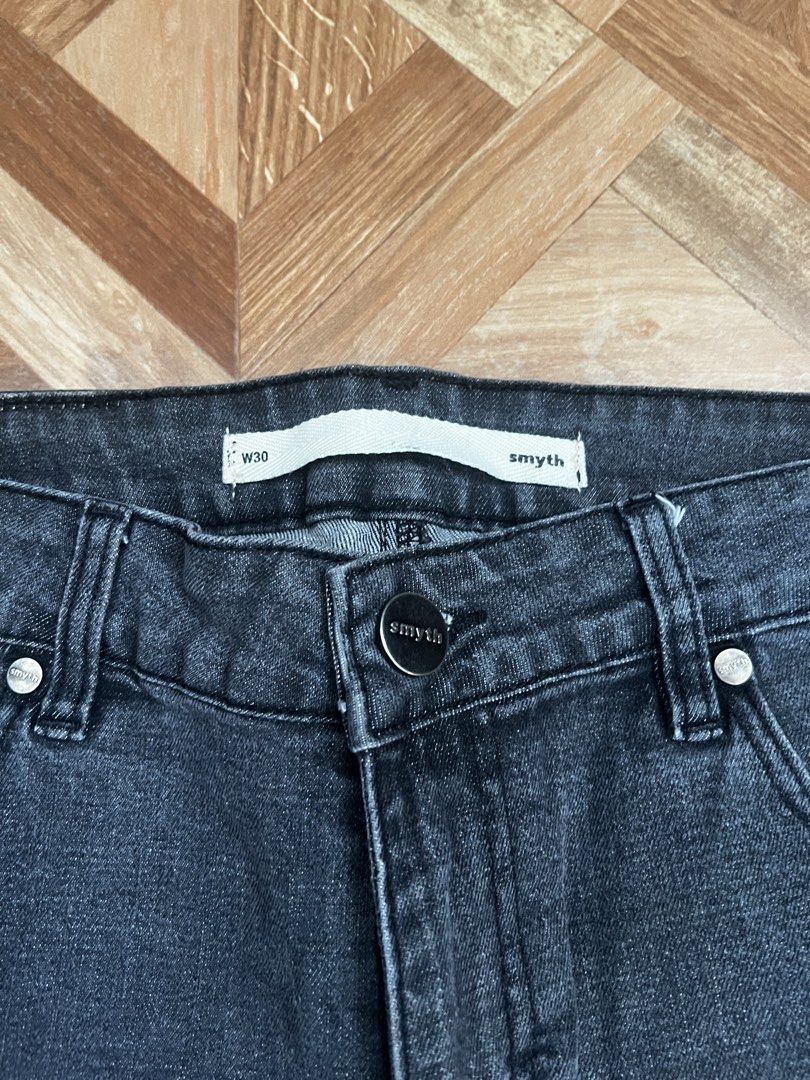 Smyth Denim Shorts W30 (Category: Shorts) located in Manila. Submitted by dommnc (Listing ID 1440620182, Image 3). Description: - Smyth dark wash denim shorts - Size: W30 - Classic five-pocket design - Button and zip fly closure - Slightly faded denim for a casual look - Comfortable fit for everyday wear.