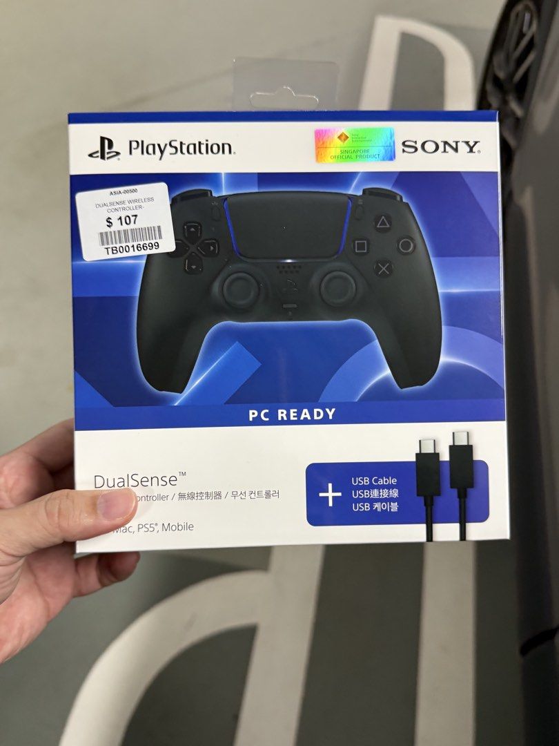 Sony Controller (Category: Controllers) located in Singapore. Submitted by baan.mobile (Listing ID 1440655497, Image 1). Description: new , local .