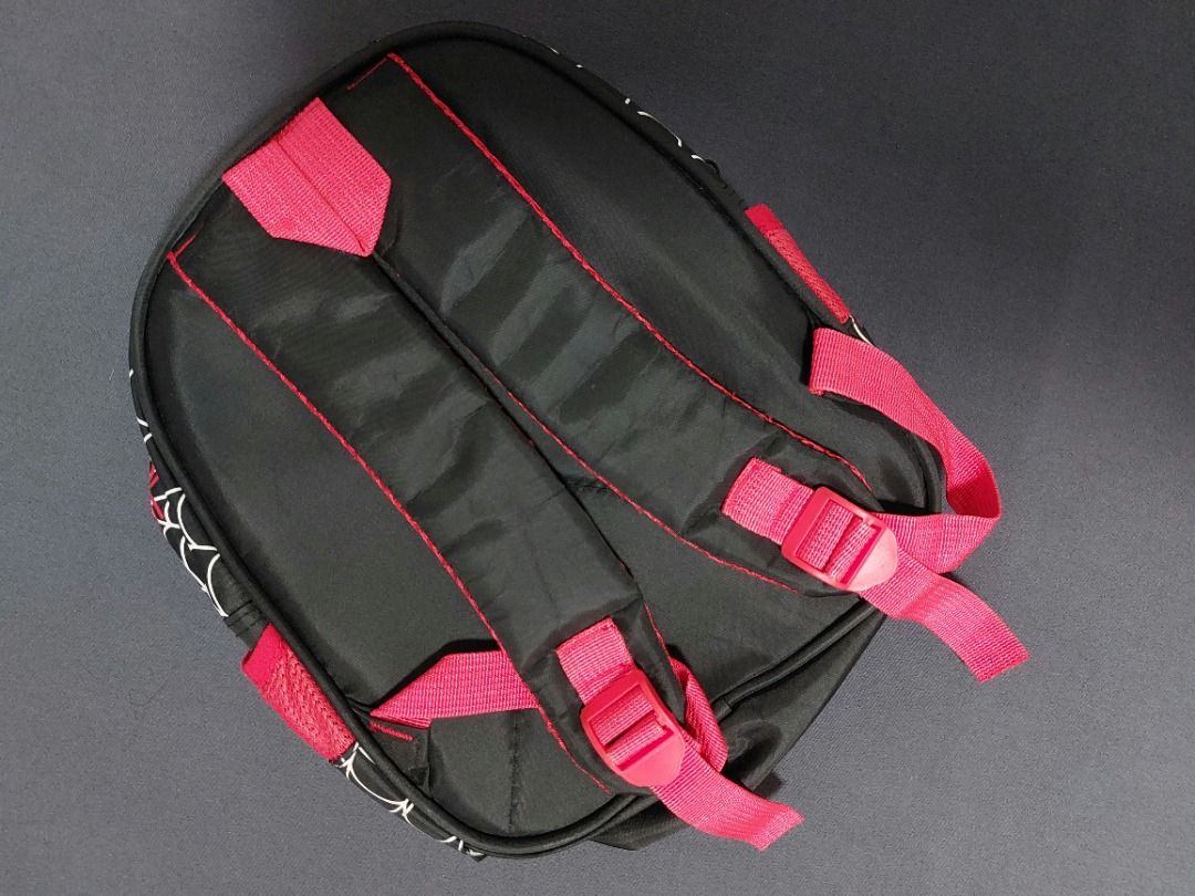 Spiderman bag (Category: Car Seats) located in Manila. Submitted by isflamingo28 (Listing ID 1440673348, Image 2). Description: - Iconic Spiderman mask design on the front - Durable material for everyday use - Adjustable shoulder straps for a comfortable fit - Perfect for school, travel, or everyday adventures - A must-have for any young Spiderman fan.