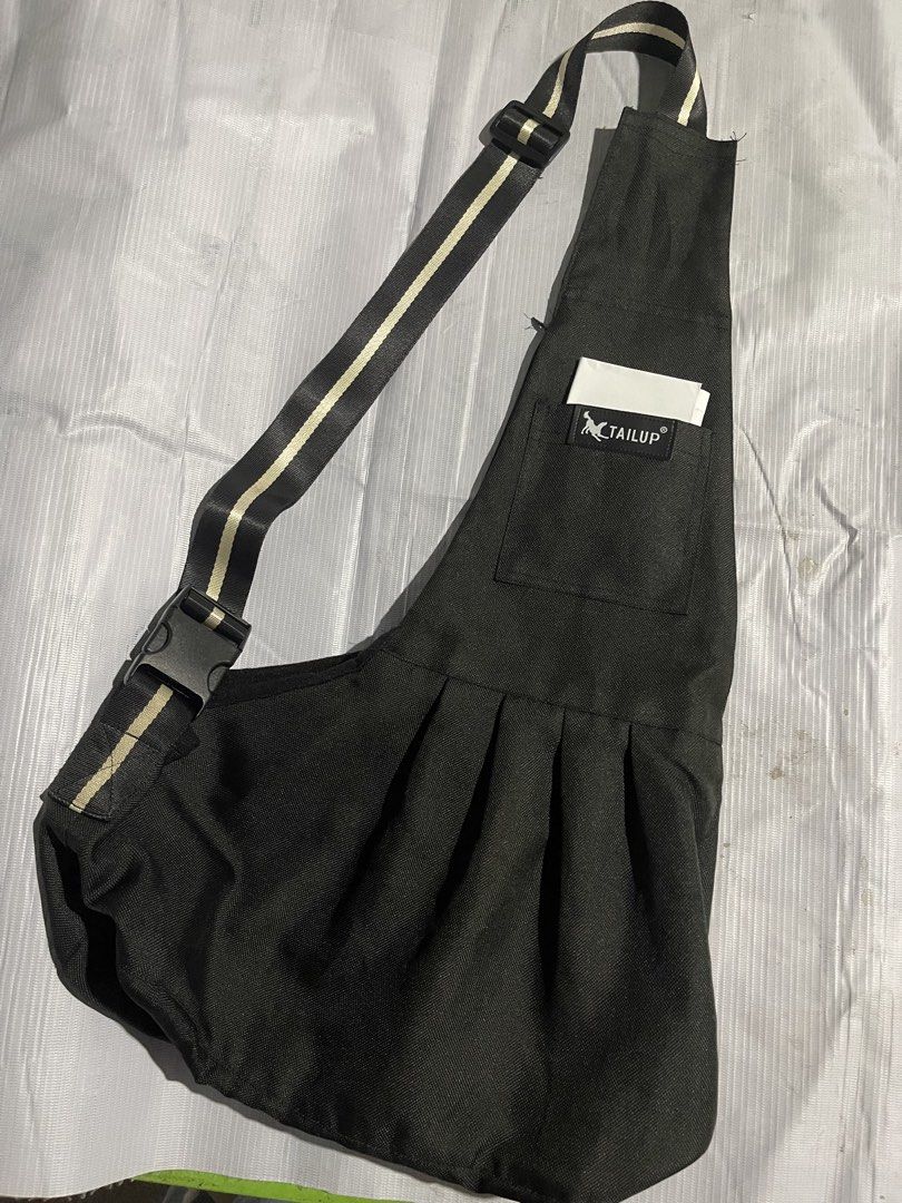 TAILUP Black Pet Sling Carrier Bag (Category: Homes & Other Pet Accessories) located in Rizal. Submitted by ivandrei (Listing ID 1440603731, Image 3). Description: - Brand: TAILUP - Color: Black - Type: Pet Sling Carrier - Features: Adjustable strap for comfort, front pocket for essentials, pleated bottom - Benefit: Hands-free carrying for small pets - Length: 23.5 inches Almost new . Never used.