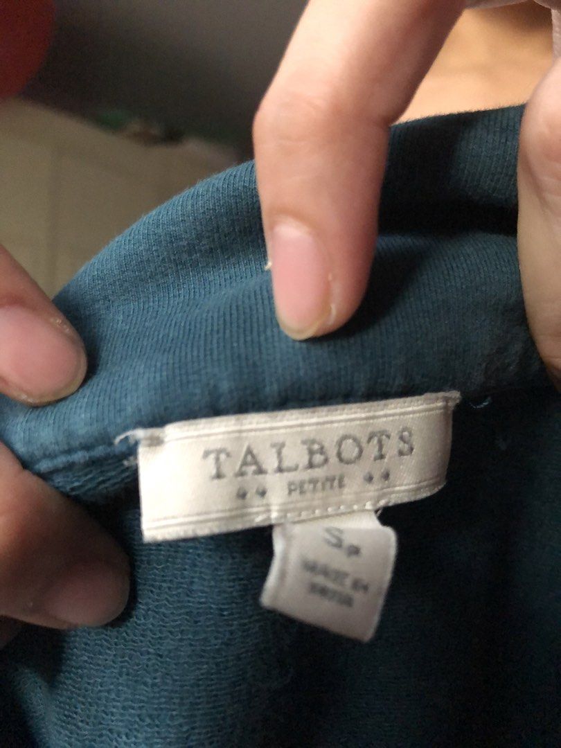 Talbots Petite Teal Zip-Up Hoodie (Category: Coats, Jackets and Outerwear) located in Mapandan. Submitted by olibski (Listing ID 1440691494, Image 2). Description: - Talbots Teal Zip-Up Hoodie - Petite Size - Long Sleeves - Full Zip Closure - Comfortable and Casual - Ideal for Layering - Easy to Pair with Jeans or Leggings.