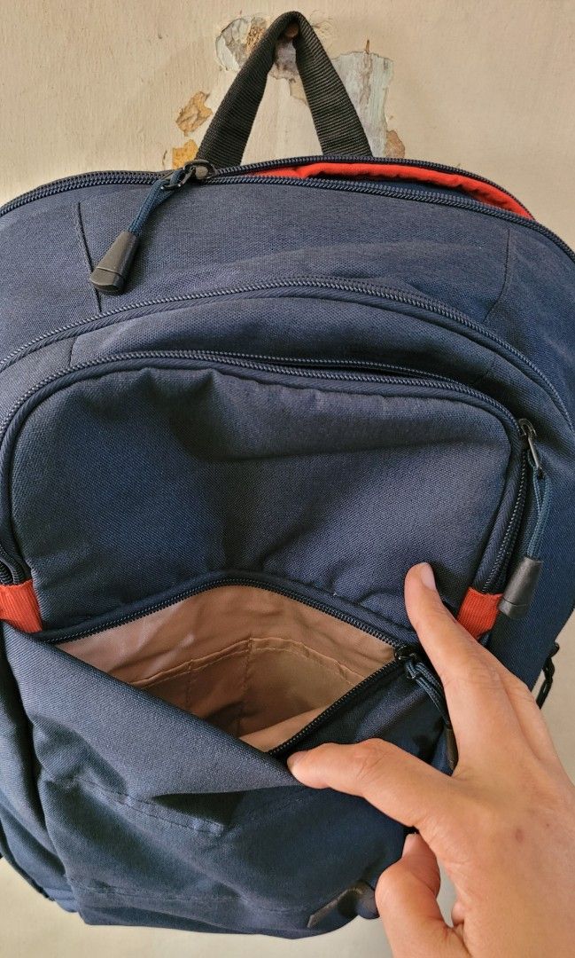 TARGUS BACKPACK (Category: Backpacks) located in Quezon City. Submitted by fabshoppe2001 (Listing ID 1440736507, Image 2). Description: AUTHENTIC TARGUS BACKPACK WITH LAPTOP SLOT PERFECT FOR EVERYDAY USE. SLIGHTLY USED ALMOST NEW. LOC: QUEZON CITY MEETUP: SM THE BLOCK OR TRINOMA LALAMOVE: SF SHOULDERED BY THE BUYER. MOP: GCASH PM IF INTERESTED..