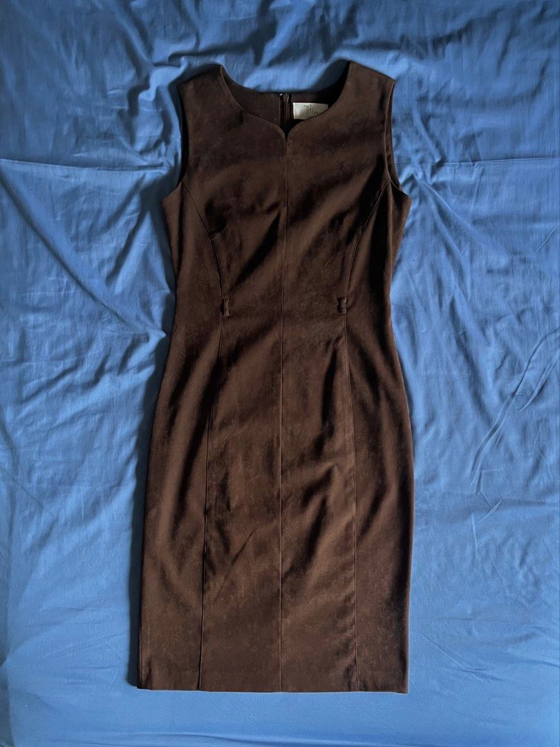 Brown Suede Corporate Dress (Category: Dresses) located in Paranaque City. Submitted by ryanbyt (Listing ID 1440748167, Image 1). Description: Brown Suede Sleeveless Corporate Dress - 10/10 excellent condition - Title Executive brand on tab - Knee length sheath style - Suede material - Note: Discoloration on material is part of the design - Perfect for work or formal events Size 38 Bust: 16.5 Waist: 13.5 Hips: 16 Length: 38 Price negotiable Messa