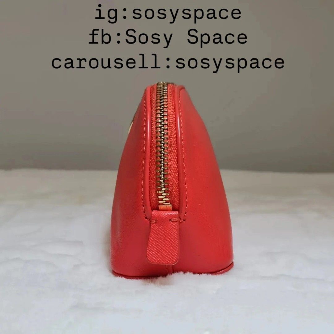 Tory Burch Orange Cosmetic Pouch Bag (Category: Luxury Bags & Wallets) located in Lucena. Submitted by sosyspace (Listing ID 1440655678, Image 2). Description: T. O. R. Y. B. U. R. C. H. L10052344B1P129 Robinson Small Make Up Bag Poppy Orange Saffiano Leather 14.5x6.5x10 cm Condition: PRELOVED Excellent used condition. Price: Php 2,800 + HF + SF (Best Price Already. No More Haggling Please!😘) ------- Most of my items has published videos at my i