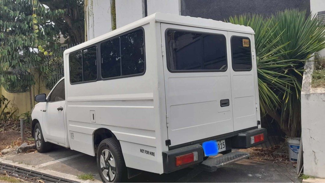 Toyota Hilux FX Manual (Category: Used Cars) located in Quezon City. Submitted by cometopapa69 (Listing ID 1440622126, Image 3). Description: Garage king Dual aircon Barely used New tires Well maintained engine 47k+ mileage Pass sa buy and sell.