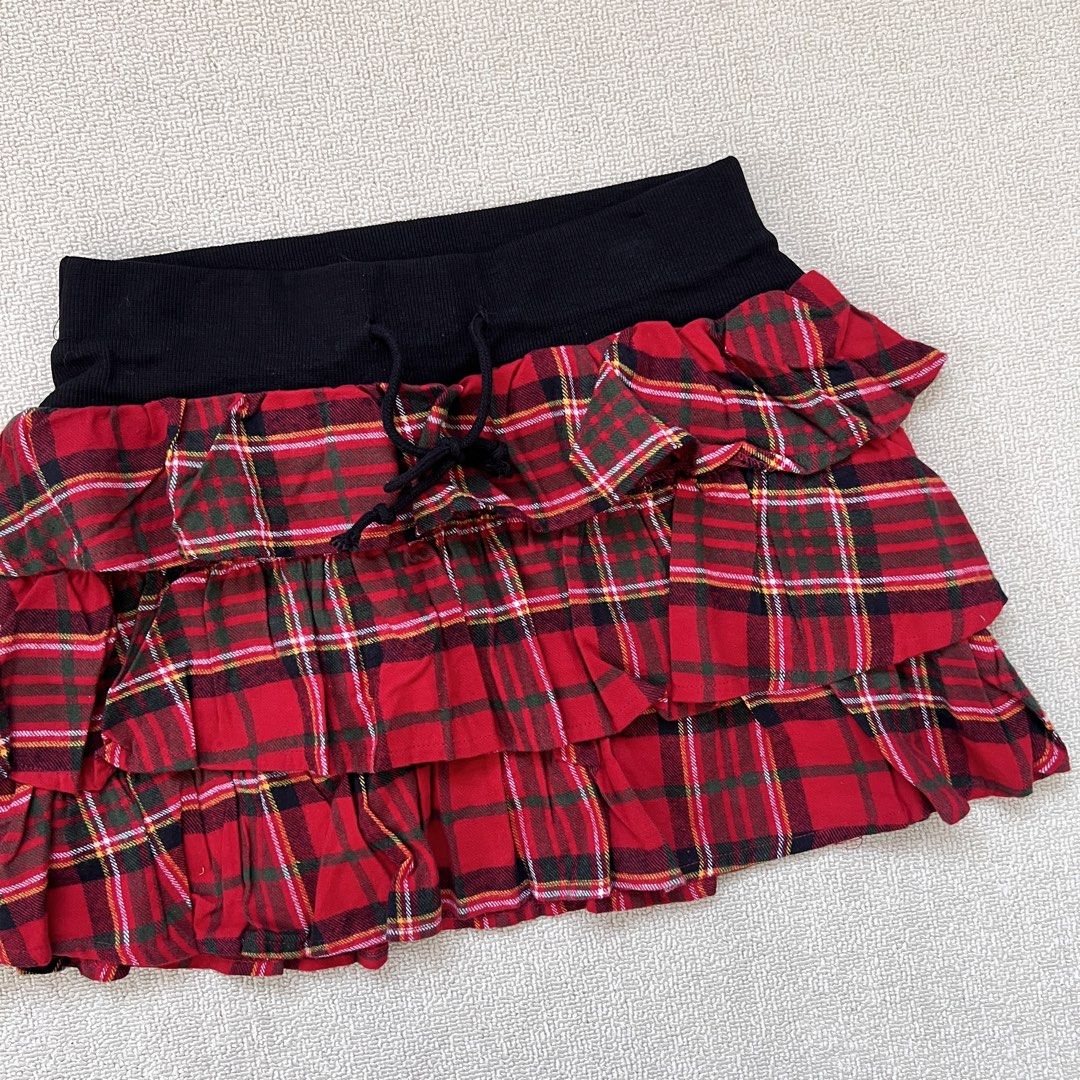 tralala plaid tiered gothic skirt (Category: Skirts) located in Limay. Submitted by budolfindsrawrawr (Listing ID 1440737597, Image 2). Description: tralala plaid tiered gothic skirt - w26-28 l13 - still with hangtag, stretchy, for my gothic/emo girlies.