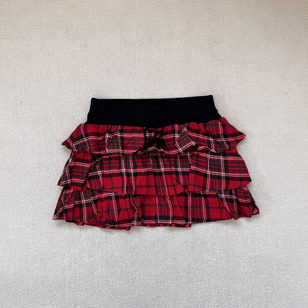 tralala plaid tiered gothic skirt (Category: Skirts) located in Limay. Submitted by budolfindsrawrawr (Listing ID 1440737597, Image 1). Description: tralala plaid tiered gothic skirt - w26-28 l13 - still with hangtag, stretchy, for my gothic/emo girlies.