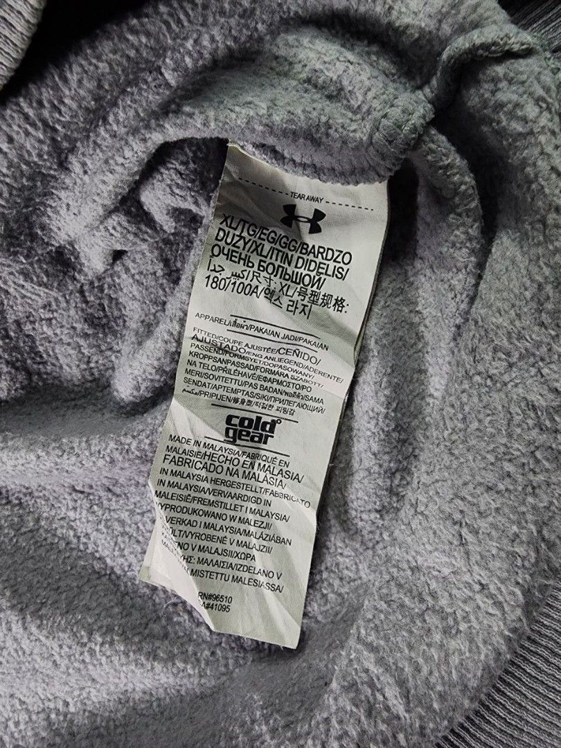 Under Armour Cold Gear Grey Hoodie (Category: Hoodies) located in La Trinidad. Submitted by closetloop2601 (Listing ID 1440707045, Image 3). Description: 200 + SF Size : Extra Large on tag W: 25 in | L: 27 in Good condition Issue: see comment section Color may vary due to lighting.