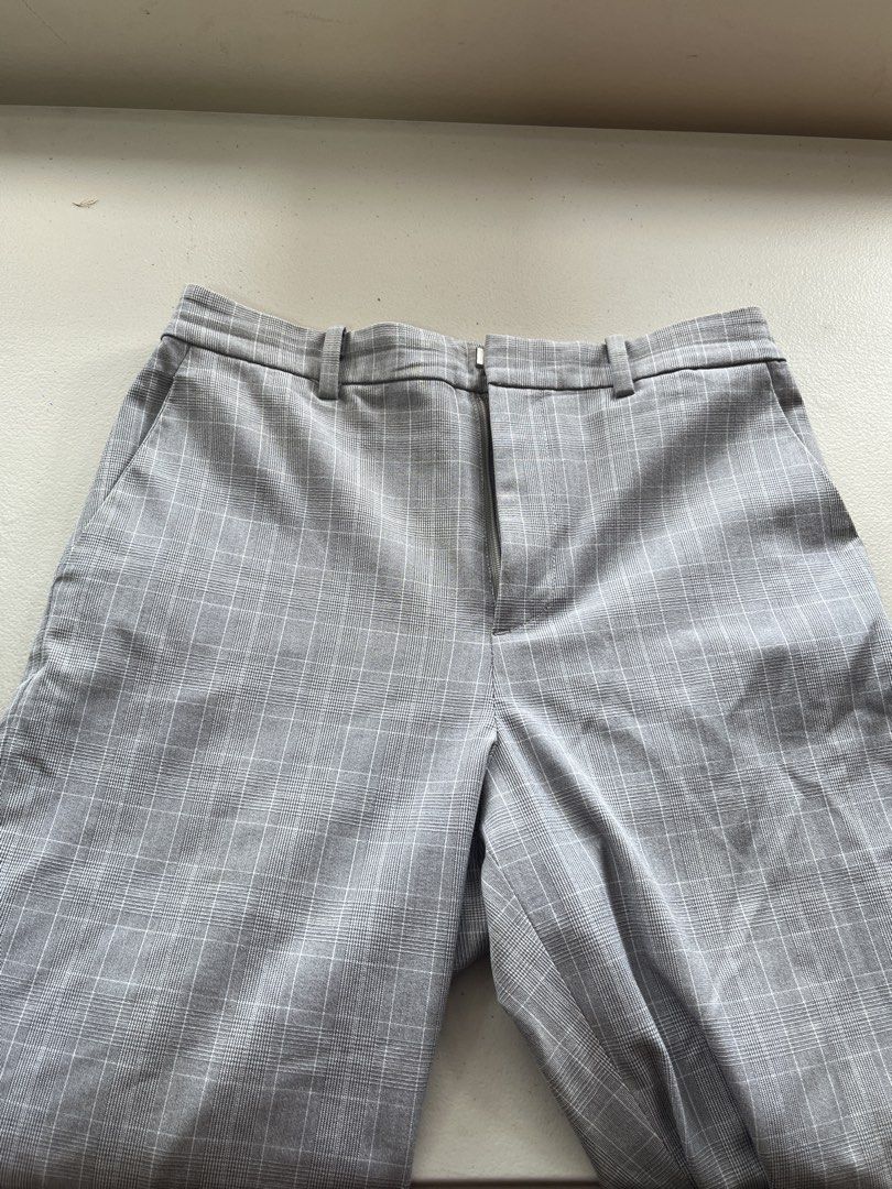 Uniqlo Checkered Jeans / Pants (Category: Other Bottoms) located in Roxas City. Submitted by amelas02 (Listing ID 1440618454, Image 3). Description: Size W 28” L 36”.