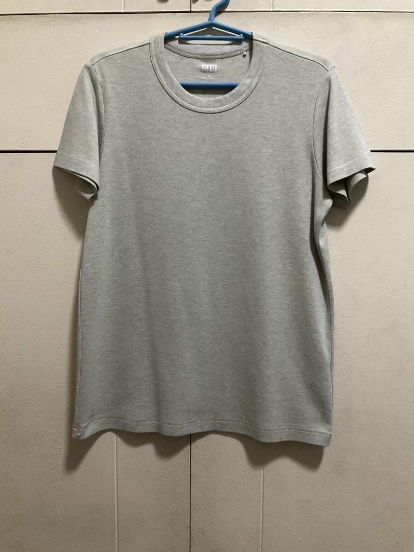 Uniqlo Crew Neck Shirt (Category: Shirts) located in Marikina City. Submitted by triacarlos (Listing ID 1440607731, Image 1). Description: Worn 2-3x Rfs: decluttering.