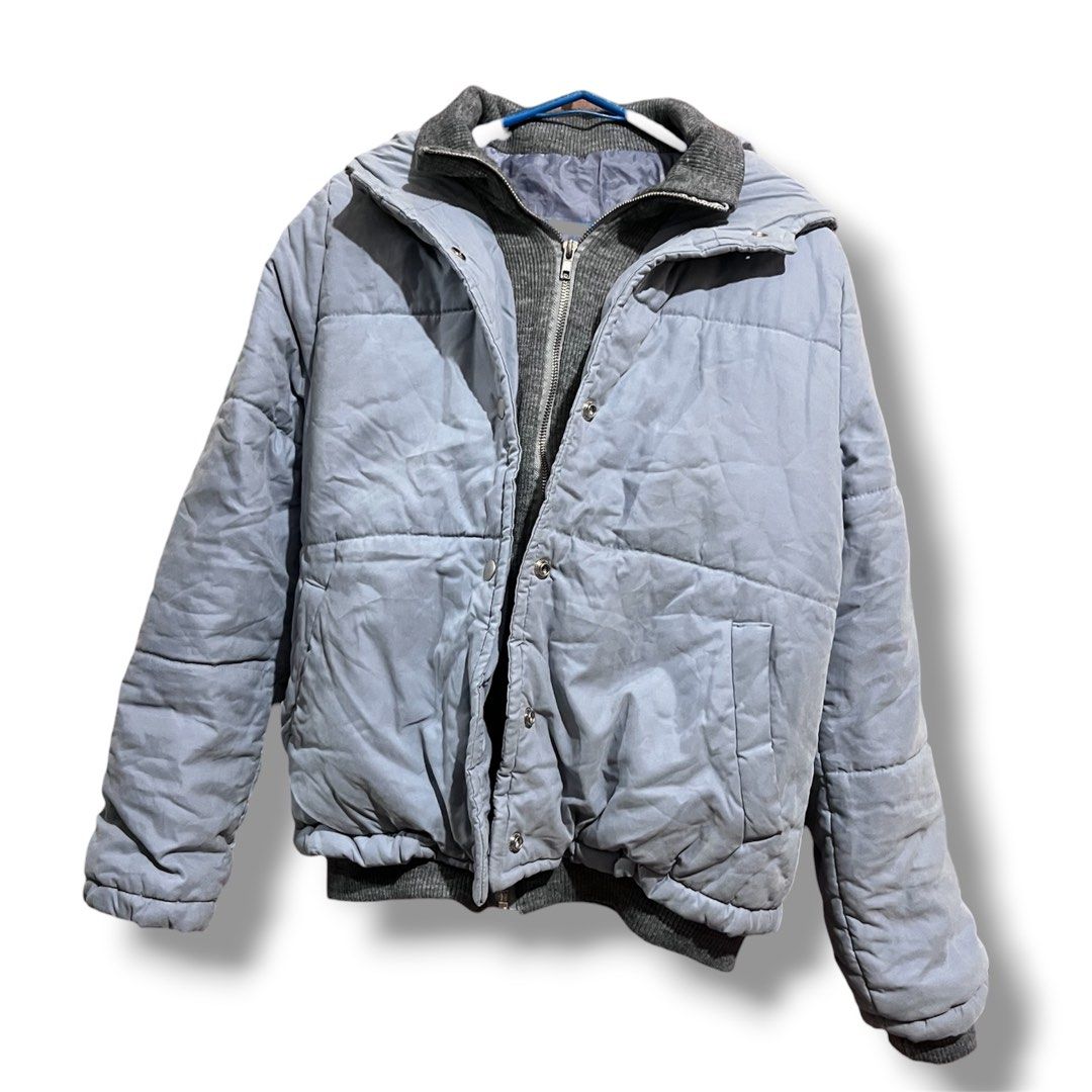 Unisex Oversized Quilted Puffer Jacket (Category: Coats, Jackets and Outerwear) located in Subic. Submitted by cyrelll (Listing ID 1440676355, Image 1). Description: SIZE: S NO BRAND WITH HOODIE.