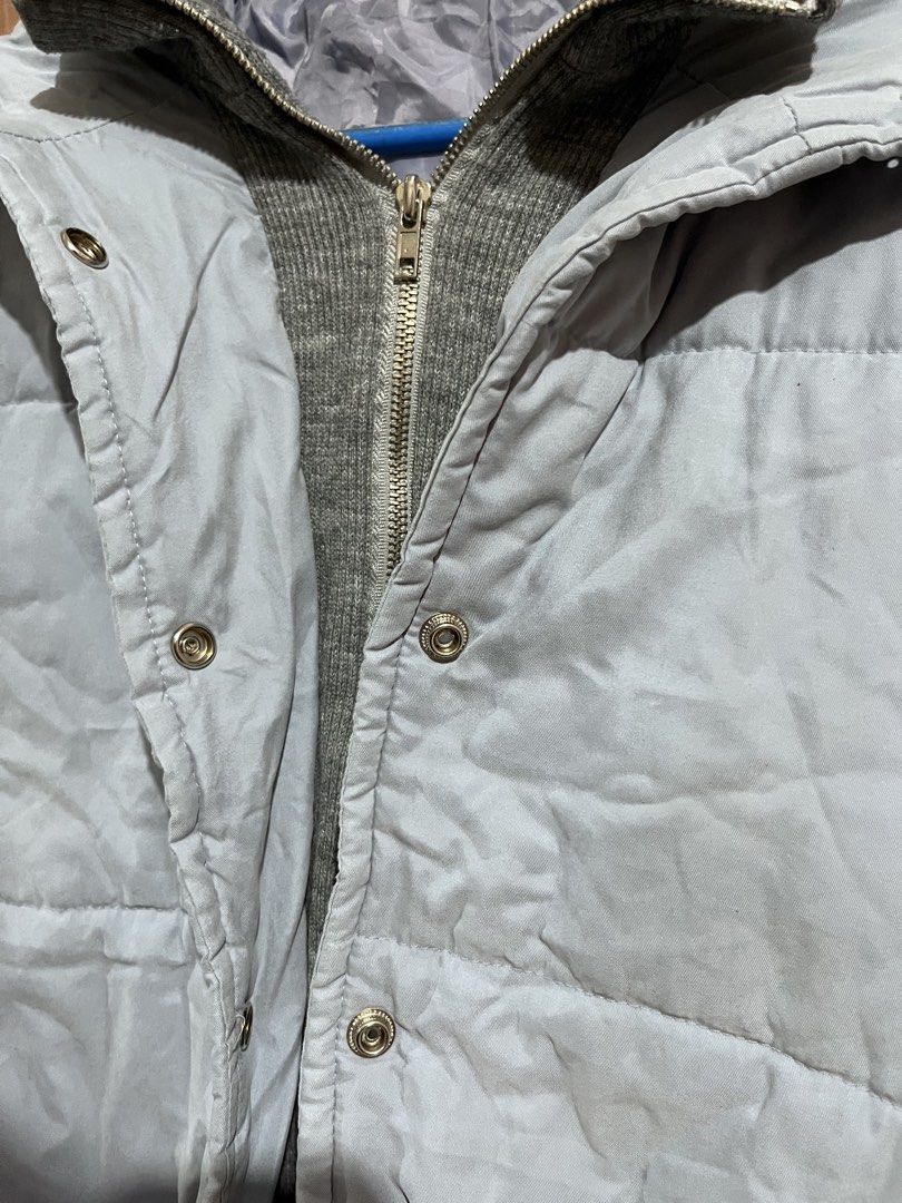 Unisex Oversized Quilted Puffer Jacket (Category: Coats, Jackets and Outerwear) located in Subic. Submitted by cyrelll (Listing ID 1440676355, Image 2). Description: SIZE: S NO BRAND WITH HOODIE.