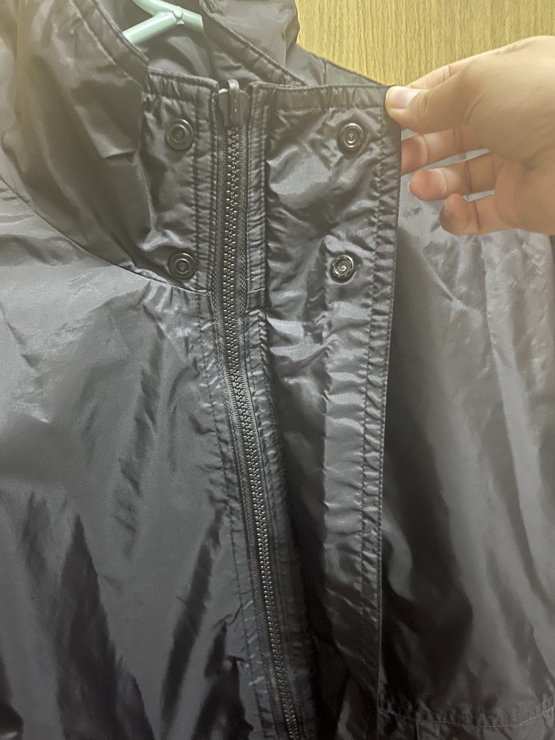 Vintage Scott & Fox Essential Black Bomber Windbreaker Jacket (Category: Coats, Jackets and Outerwear) located in Manila. Submitted by cccuyyy (Listing ID 1440713302, Image 3). Description: - Classic black bomber jacket by Scott by Fox - Zip-up front with snap button closure - Two front pockets with snap buttons - Elasticated cuffs and hem - Ideal for layering or as light outerwear - Versatile and easy to style -windbreaker FITS LARGE TO XL FRAME
