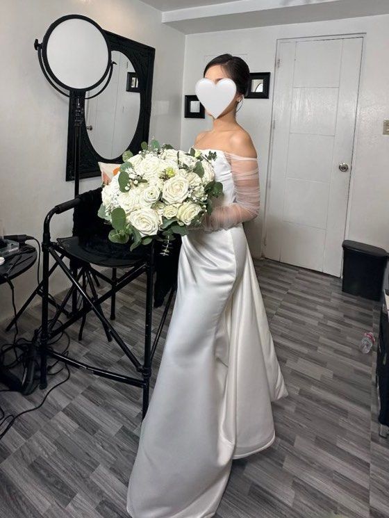 Wedding dress for petite brides (Category: Evening dresses & gowns) located in San Mateo. Submitted by theprelovedclosetph (Listing ID 1438914083, Image 1). Description: Worn in November 2023 For petite brides With chest padding With train hook Free wedding ceremony accessories For reference height is 4’ 11” Body - 32 x 25 x 34 .