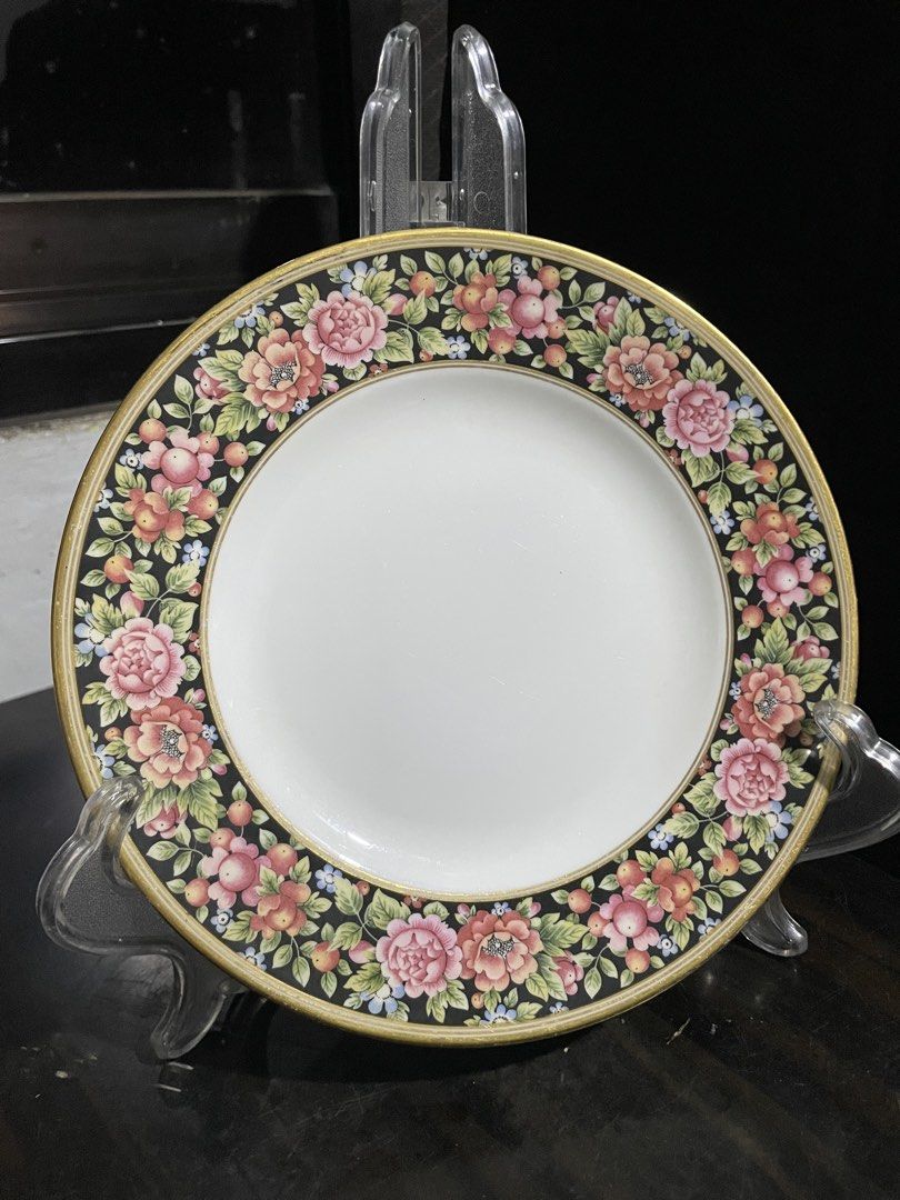 Wedgwood Salad Plate (Category: Dinnerware & Cutlery) located in Polomolok. Submitted by dkljapansurplus (Listing ID 1440724218, Image 1). Description: * 8 inches wide * made in England.