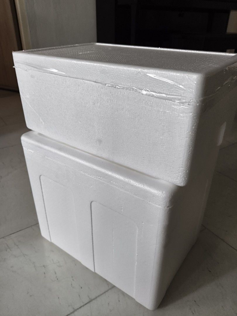 White Styrofoam Boxes467323906331125761