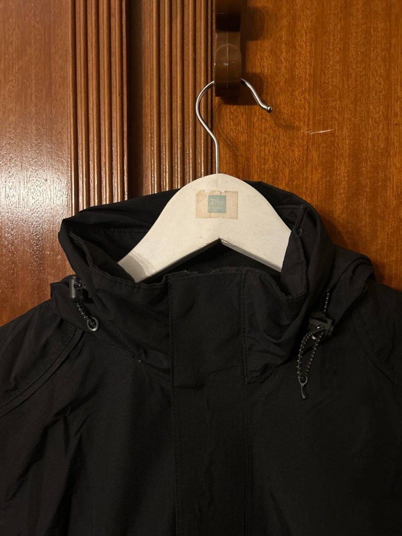 Winter Shell Jacket (Category: Coats, Jackets and Outerwear) located in Singapore. Submitted by Jababa (Listing ID 1440728008, Image 1). Description: WINTER SHELL JACKET XS/SIZE 8 SHOULDER:43 LENGTH:72 SLEEVE LENGTH:58.