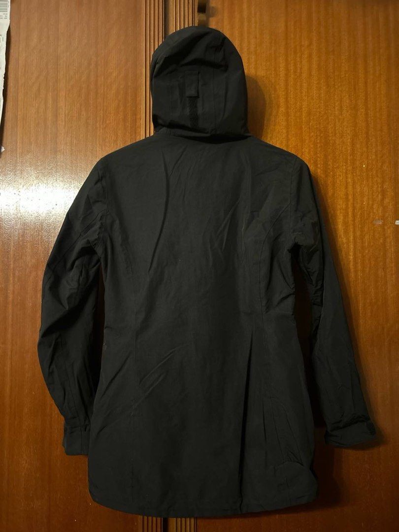 Winter Shell Jacket (Category: Coats, Jackets and Outerwear) located in Singapore. Submitted by Jababa (Listing ID 1440728008, Image 2). Description: WINTER SHELL JACKET XS/SIZE 8 SHOULDER:43 LENGTH:72 SLEEVE LENGTH:58.