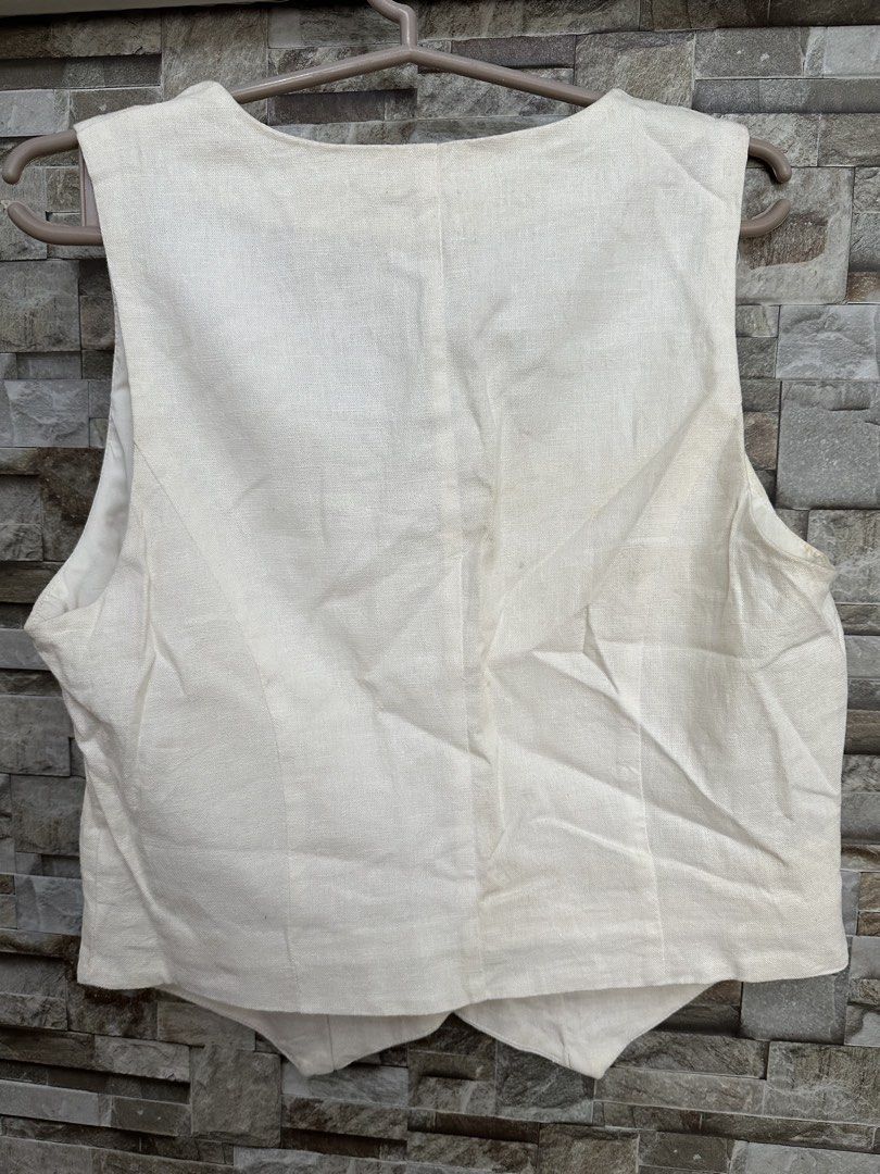 Women’s Vest (Category: Blouses) located in Paranaque City. Submitted by love_ces (Listing ID 1440583236, Image 2). Description: hello love ♡ beige women’s vest from Target, USA ✶ never used, still in perfect condition, and fits size XS only. a simple piece perfect for classy everyday outfits ♡ Love, Ces.