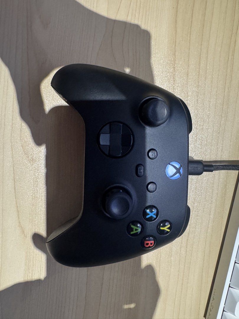 Xbox One Controller (Category: Controllers) located in Singapore. Submitted by asoberz (Listing ID 1440687821, Image 1). Description: .