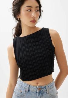 (Category: ) located in . Submitted by dailywears7 (Listing ID 1440618372, Image 1). Description: .