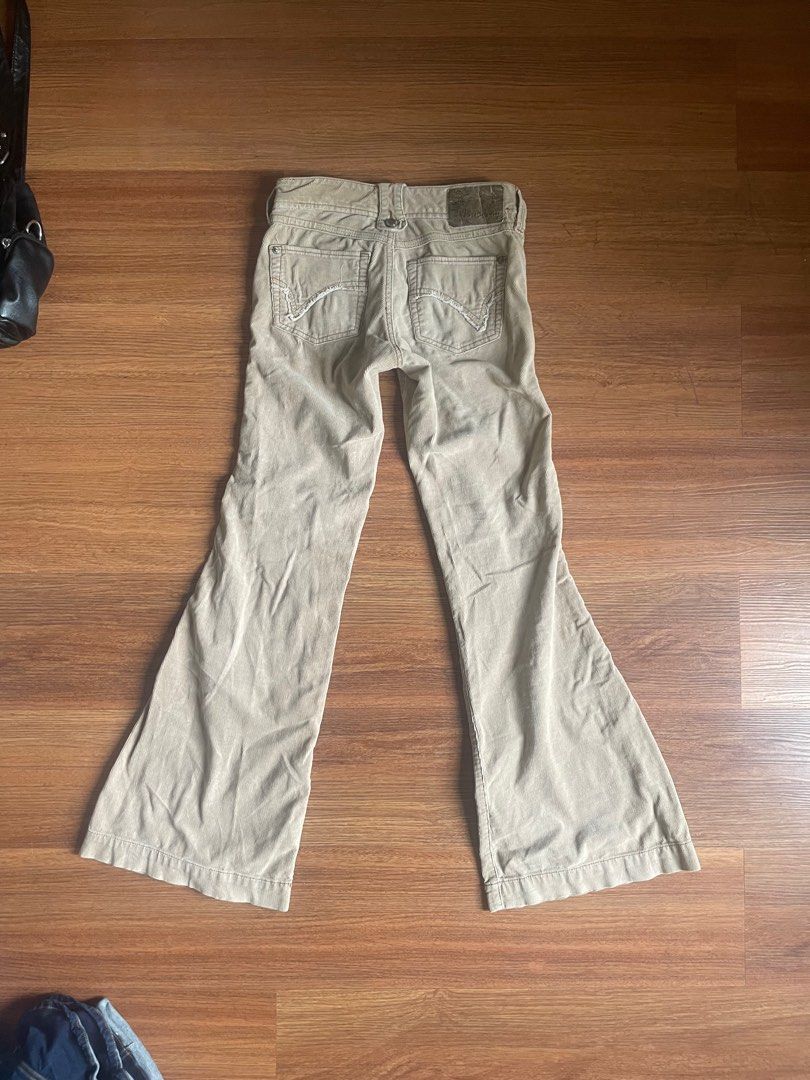 Vintage khaki low rise jeans (Category: Jeans) located in Binan City. Submitted by missing1naction (Listing ID 1440672088, Image 3). Description: Jeans measurements Waist 28in Length 36in Rise 7in.