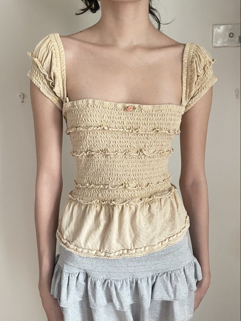 Vintage beige top (Category: Shirts) located in Binan City. Submitted by missing1naction (Listing ID 1440698535, Image 2). Description: Model measurements 5’3ft Waist 22in Hips 28in.