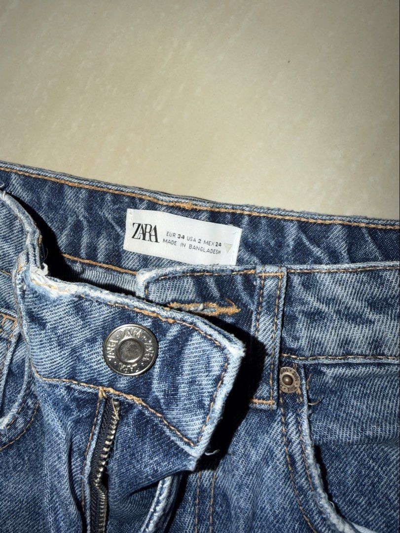 Zara Blue Ripped Mom Jeans (Category: Jeans) located in Manila. Submitted by ndlshh (Listing ID 1440605293, Image 2). Description: Zara Mom Jeans (Light blue wash) - Distressed rips on knees - Raw hem - Button and zip closure Waist: 24 inches Length: 36 inches No rush shipping. Please manage your expectations as this is pre-owned jeans. All sales are final — no returns, refunds, or exchanges. Please purchase at your own risk ⭐️.