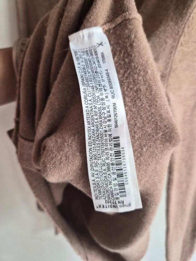 Zara Cardigan M (Category: Coats, Jackets and Outerwear) located in Pila. Submitted by dmlmd (Listing ID 1440589334, Image 3). Description: Please See Pics for details.