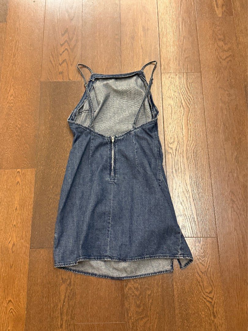 Zara Denim Halter Dress (Category: Dresses) located in Quezon City. Submitted by andrea.closet (Listing ID 1440738209, Image 2). Description: - Zara denim halter dress - Backless - Size xs - Never used .