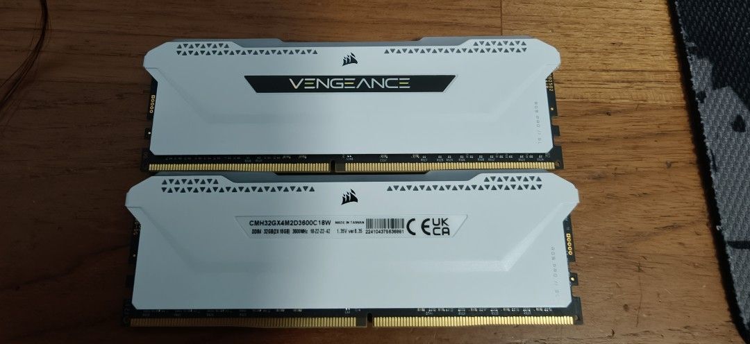 32GB (2x16GB) DDR4 3600 Corsair Vengeance RGB