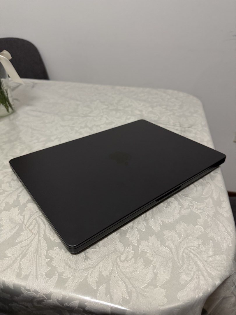 🚨 FAST DEAL 🚨 MacBook Pro 14” M5 Space Black 16GB 1TB (Like New)