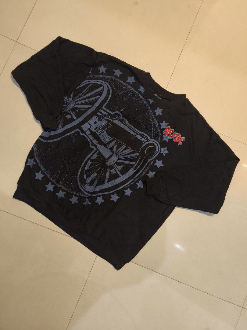 AC/DC Cannon Longsleeve XL (Category: Tshirts & Polo Shirts ) located in Taytay. Submitted by Rakeeeem (Listing ID 1435717714, Image 1). Description: - AC/DC t-shirt - Black color - Size: XL - Graphic: Cannon on front, AC/DC logo on chest - Material: Cotton/Polyester blend - Crew neck - Made in China.