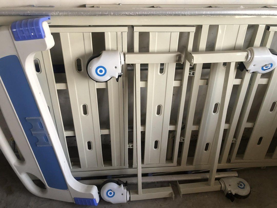 Adjustable Hospital Bed with free Mattress (Category: Bed Frames & Mattresses) located in Taguig. Submitted by amorzy (Listing ID 1435793580, Image 3). Description: - Adjustable hospital bed - Sturdy frame - Multiple adjustment points - Includes side rails - Features wheels for easy movement - Suitable for home or clinical use.