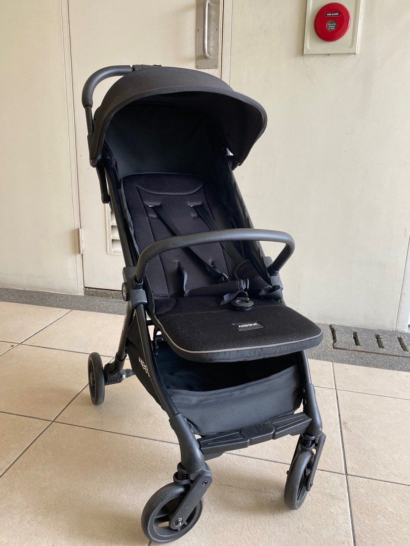 Akeeva Self-Fold Travel Stroller (Smart-Fold) (Category: Strollers) located in Pasig City. Submitted by cas07 (Listing ID 1435719326, Image 2). Description: Lightweight • Compact • One-hand fold Perfect for parents on the go! Super easy to fold and carry — ideal for travel, mall trips, and everyday use. Inclusions & Condition: ✔️ With stroller cover ✔️ Smooth wheels & working self-fold feature ✔️ Clean and well-maintained ❗ Missing 1 padded strap