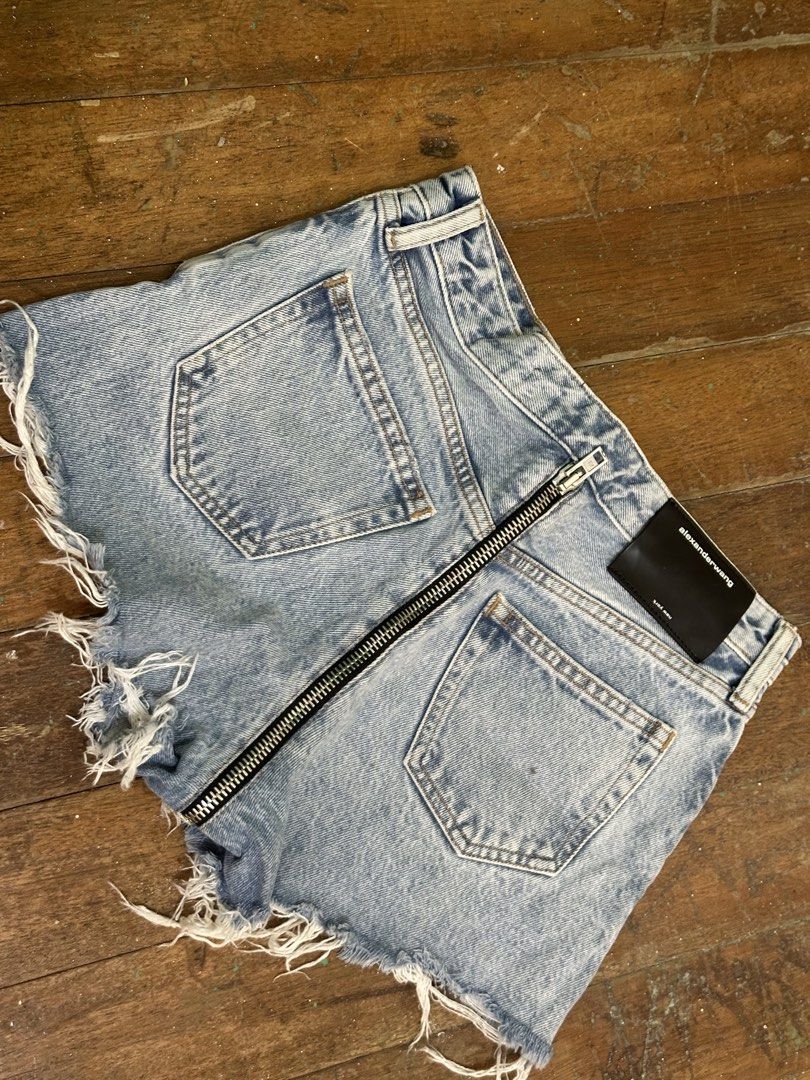 Alexander Wang Women's Bite Zip Short (Category: Shorts) located in Manila. Submitted by ella.babe (Listing ID 1435782505, Image 2). Description: 100% denim Complete tags Nego .