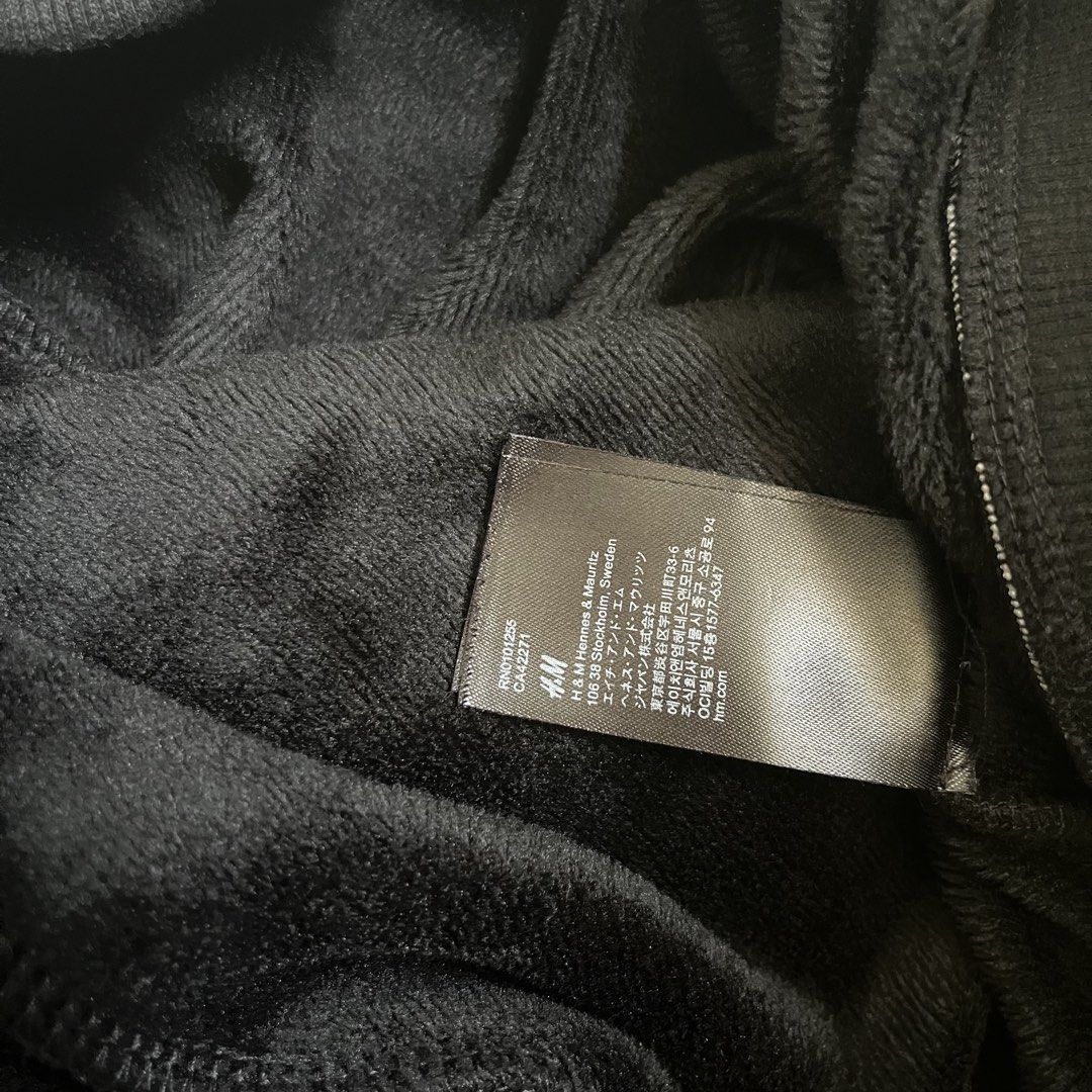 Alexander wang x H&M lounge pants (Category: Joggers) located in Nagcarlan. Submitted by freshfrompast (Listing ID 1435812079, Image 3). Description: size xl fits m-l.